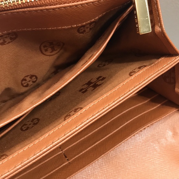 Tory Burch Chain Crossbody - Picture 3 of 16